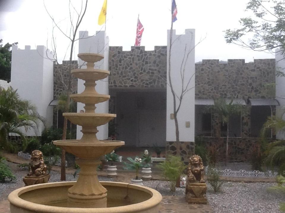 Thai Castle Resort Ban Thap Sila Bagian luar foto